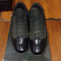 Triple black Jordan s size 11