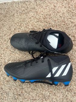 SIZE 7 Adidas predator cleats  (come with shinguards)