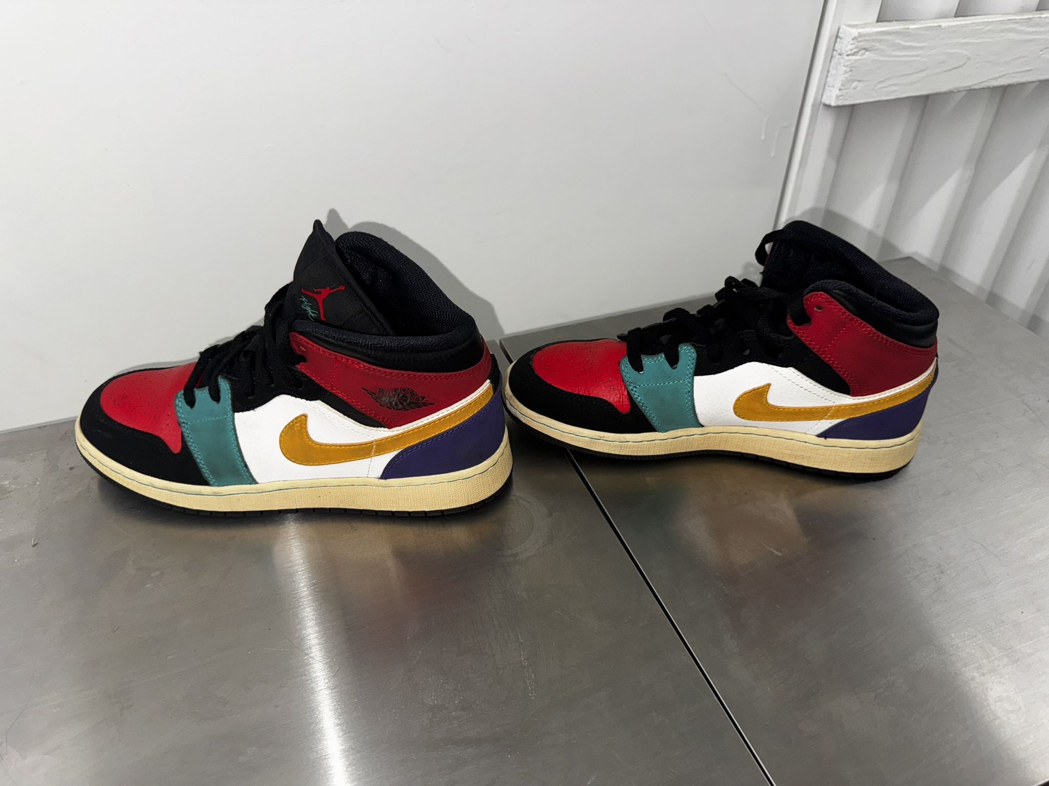 Women Nike Dunks (size 7.5)