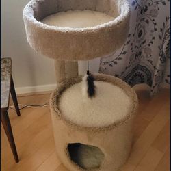 Cat Tree House, Like New!
