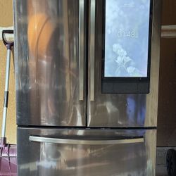 Samsung - 28 cu. ft. 3-Door French Door Smart Refrigerator with Family Hub - Black Stainless Steel