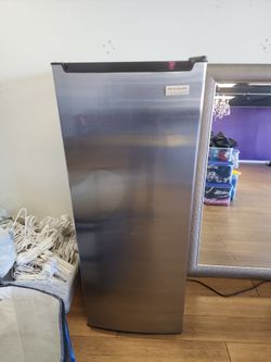 Frigidaire Gallery 7 CU. FT.