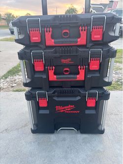 These are only available black in the EU Europe Milwaukee blackout packout