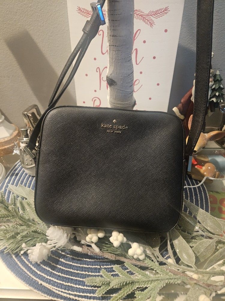 Kate Spade Bag ~PERFECT For Christmas π