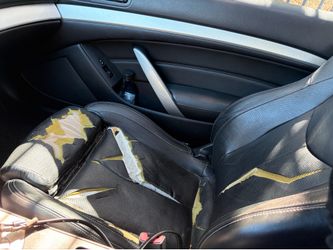 ‘09 Infinity G37 coupe  S  seats