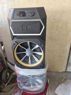 Bluetooth speaker with microphone and charger