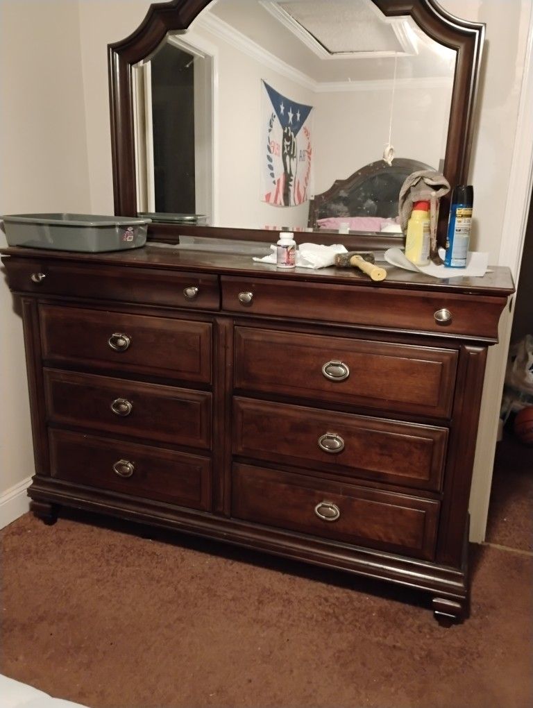 Dressers And Mirror 