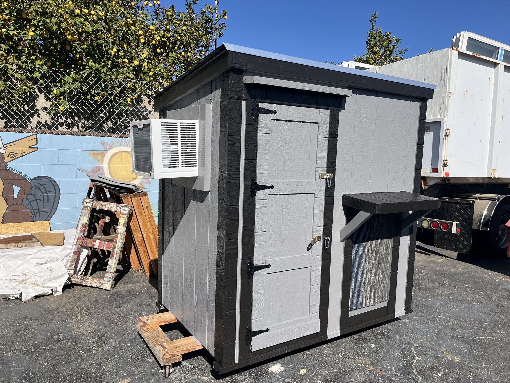 Dog House , Doghouse
