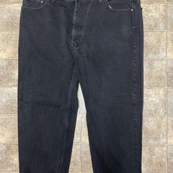 Men’s Black 550 Levi’s-in excellent condition  Size 49”x30”