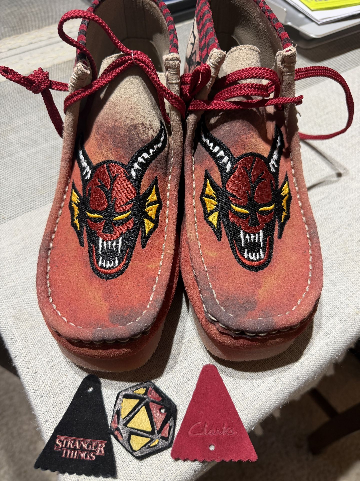 Stranger Things Wallabees By Clark’s 9M