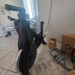 Vendo Bicicleta De Ejecercios Con Pesas Totalmente Nueva , 