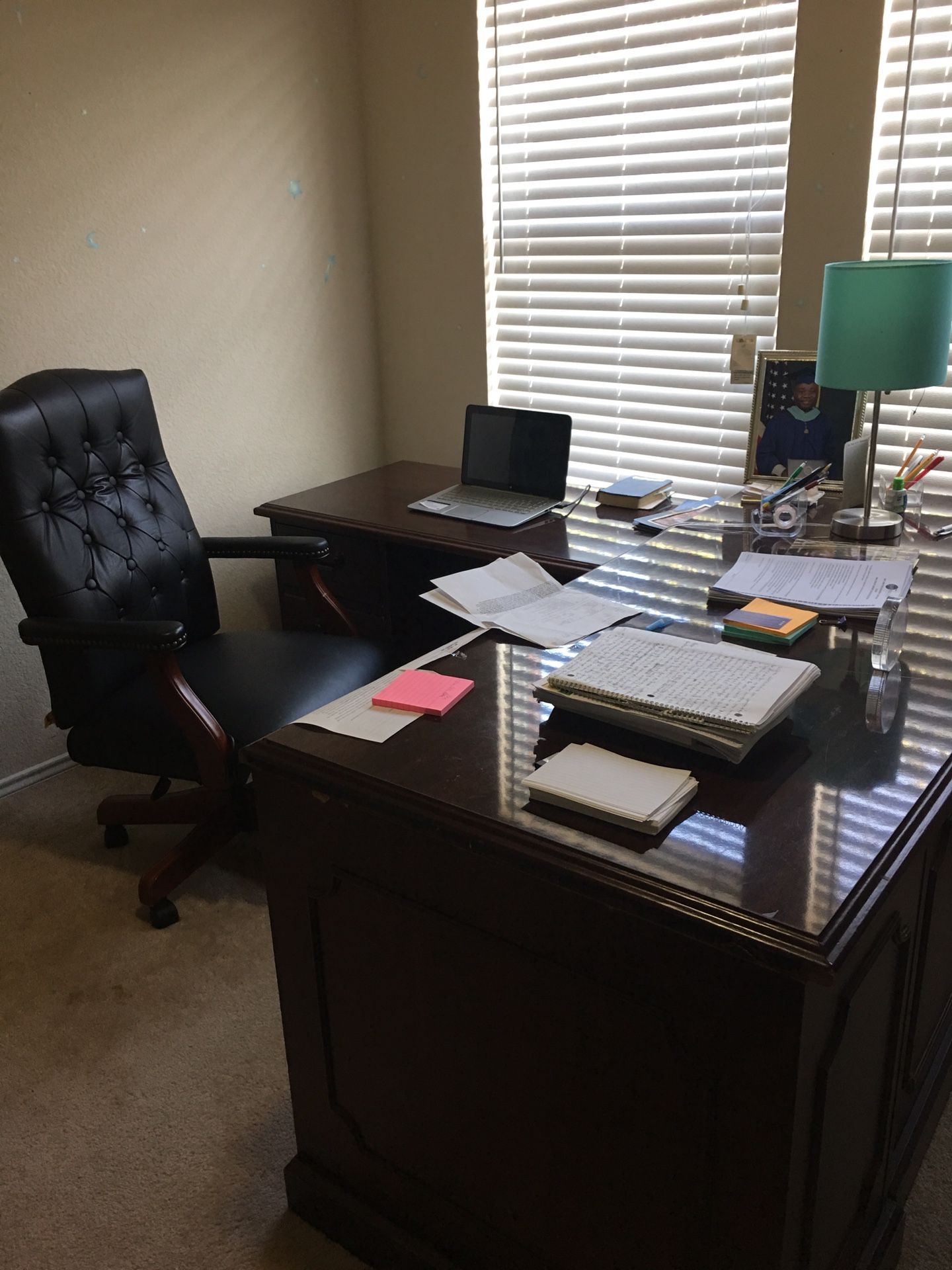 Classy office furniture. Good condition for Sale in Grand Prairie, TX