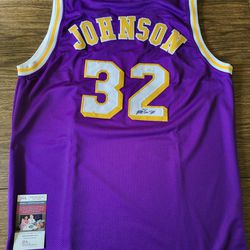 Los Angeles Lakers Magic Johnson Signed Jersey JSA Authenicated 