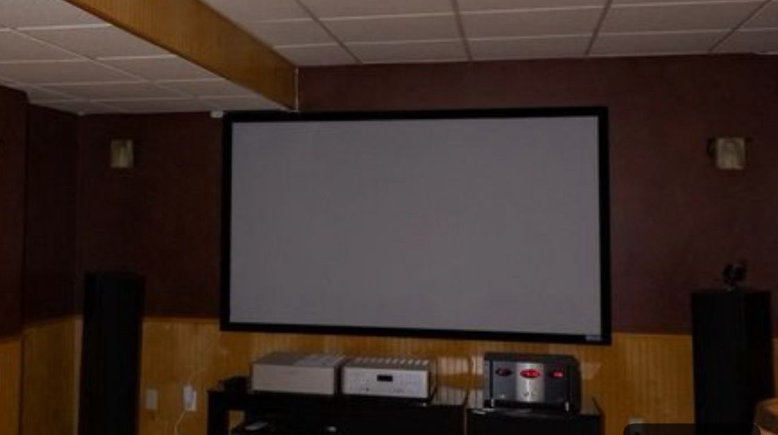 Yamaha projector with screen