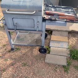 Heavy Duty Grill @ Grill/ Smoker