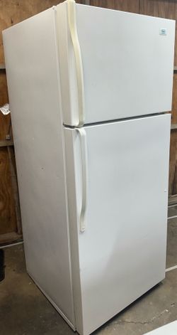 (REFRIGERATOR) Roper 17.6 Cu. Ft. Top Mount Refrigerator (White) Great Condition