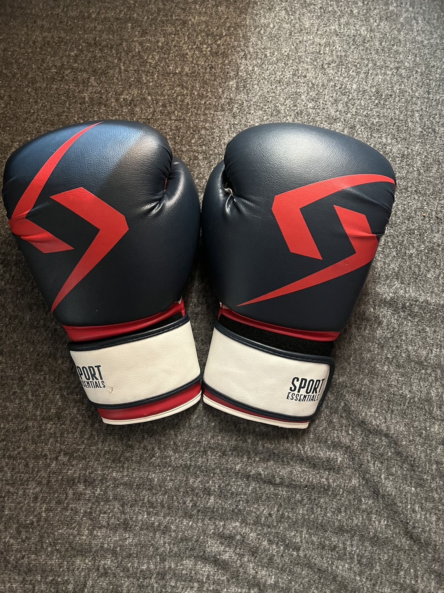 12 Oz Sport Essesntial Gloves 