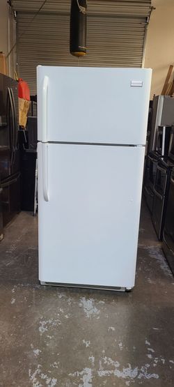 Refrigerator Frigidaire 2 Door in color white all Working fine and 40 days warranty Delevery