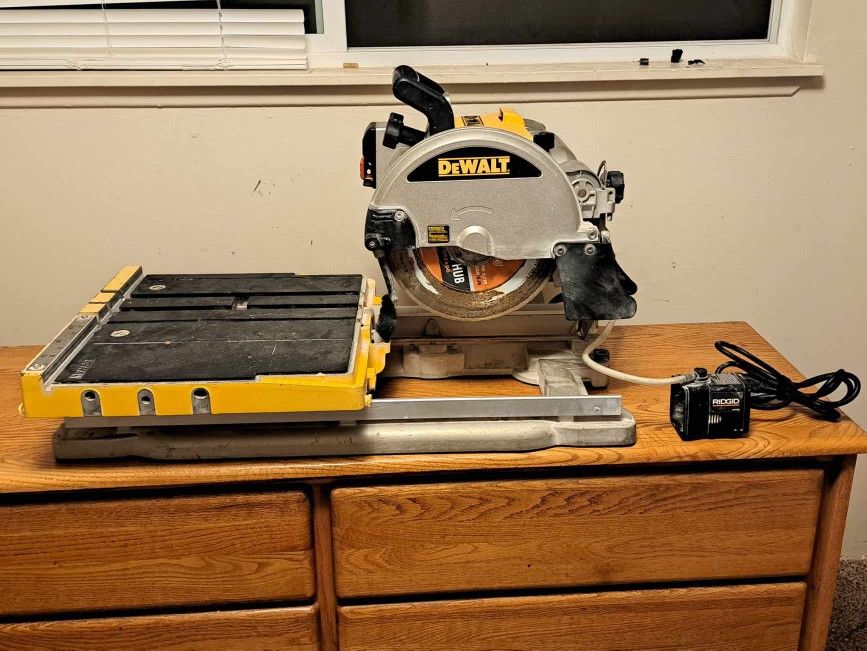 DEWALT 10 In. Wet Tile Saw With Ridgid Water Pump -  Without Table