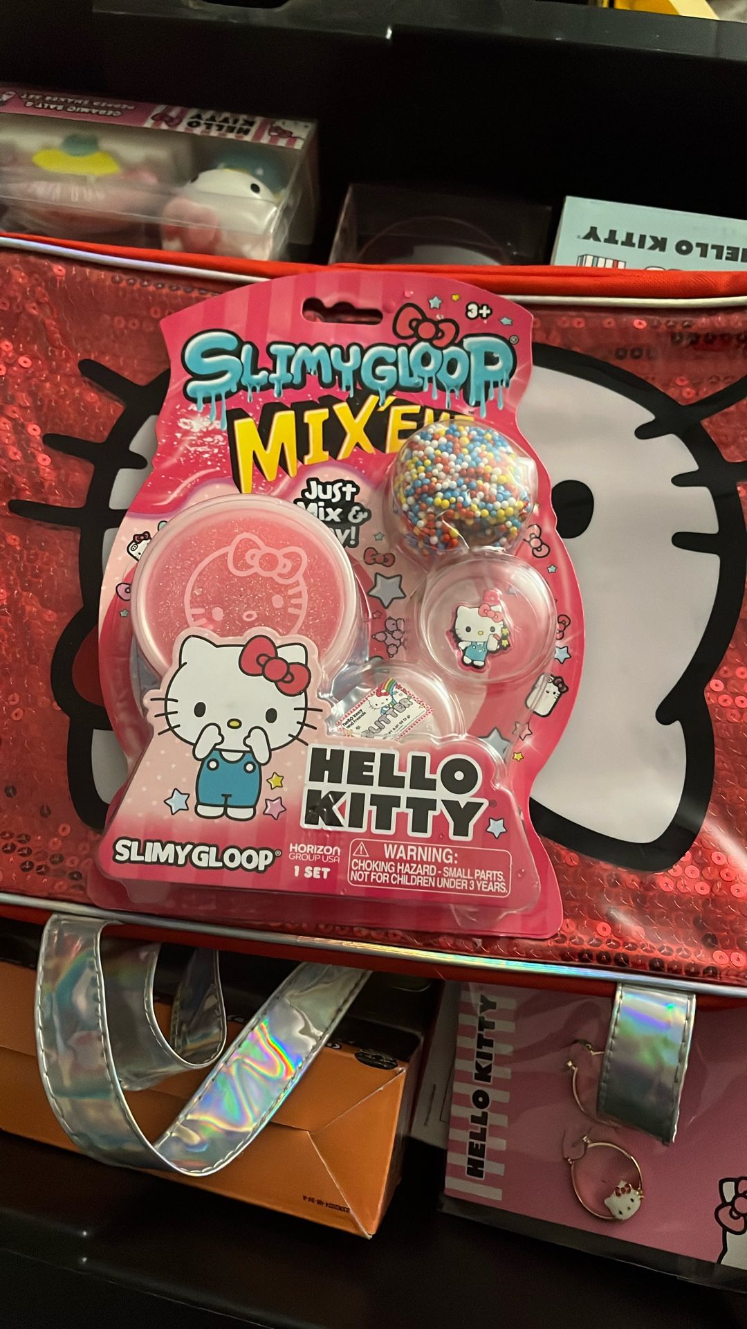 Hello Kitty, slimy glue mixer