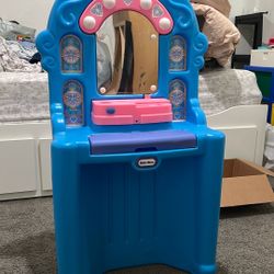 Little Tykes vanity