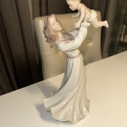 Lladro Like Figurine Mom With baby