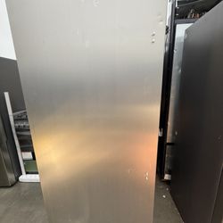 Frigidaire Professional Freezer – 19 Cu Ft