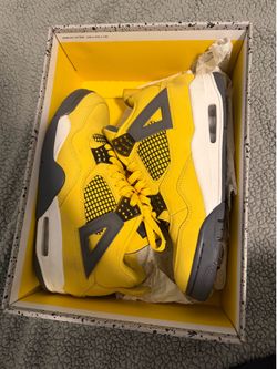 Jordan 4 lightning