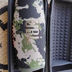 JBL Charge 5 Bluetooth Speaker W/Travel Case (Camouflage)