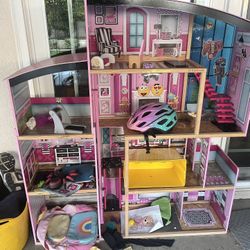 Girls Dollhouse - Must Go Today - Will Take Best Offer 