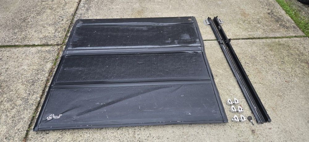 Hard Folding Tonneau Cover Fits 5' Bed