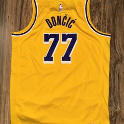 New Youth Size Large & XL LA Lakers Nike Luka Doncic Jerseys 