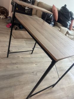 Escritorio De Madera Con Estante