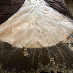 Brand New Wedding Dress A Line, Size 12, Ivory .