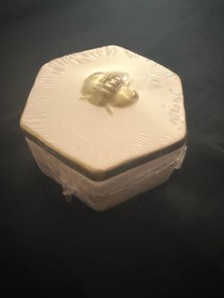 Decorative Ceramic Bee Trinket Box – New – White & Gold