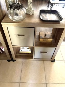 Bookcase with 4 Shelves and 2 baskets