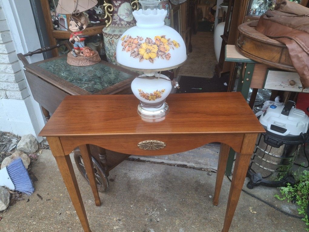 Super Nice LOOKING Vintage BONBAY SOLID WOOD TABLE NICE CONDITION