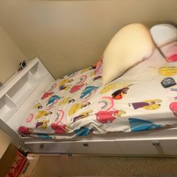 Twin Bed With Mattresse 