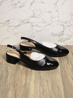 Journee Sammie Womens Cap Closed Toe Flat Heel Pumps