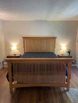 Solid Quarter-Sawn Oak Mission Spindle Bed Frame – Queen