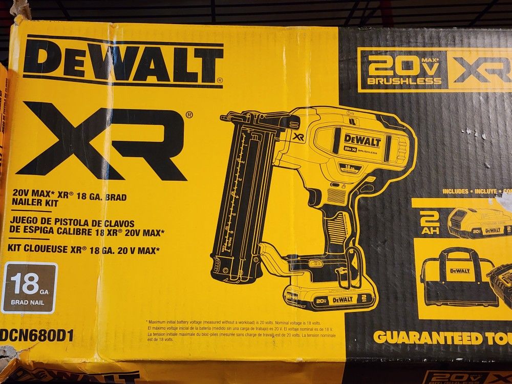 Dewalt 18g Brad Nailer 20v Brushless Kit Baterie And Charger Bag All New $280
