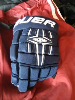 Hockey glove