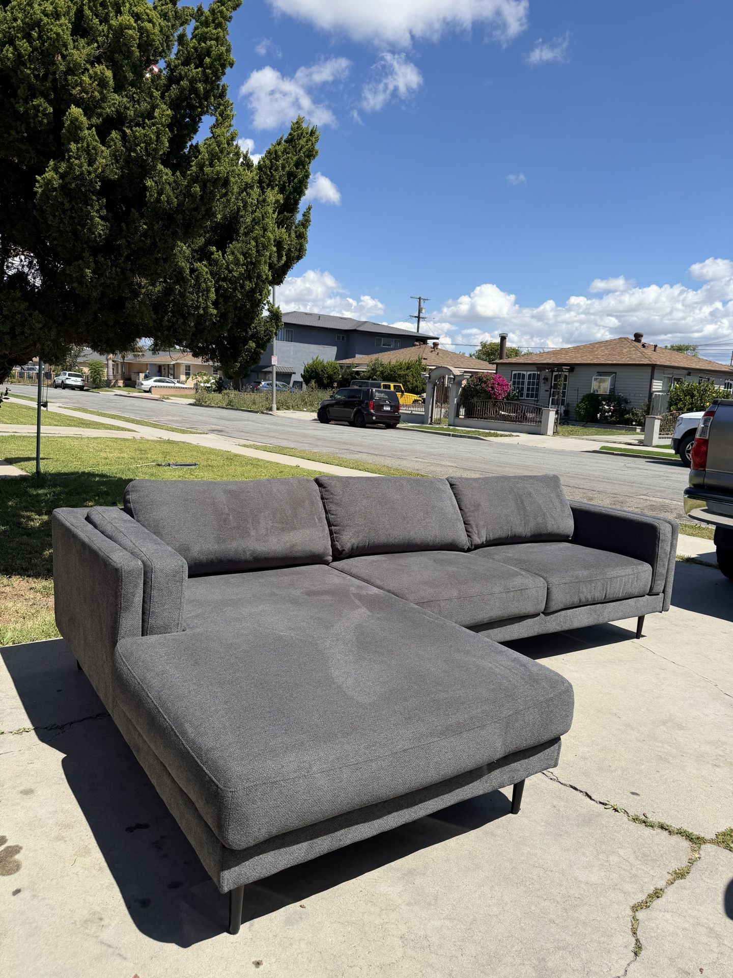 Grey Charcoal living Spaces Aquarius Sectional Chaise sofá 2 piece