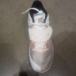 Kyrie Irving Brand New Flytrap
