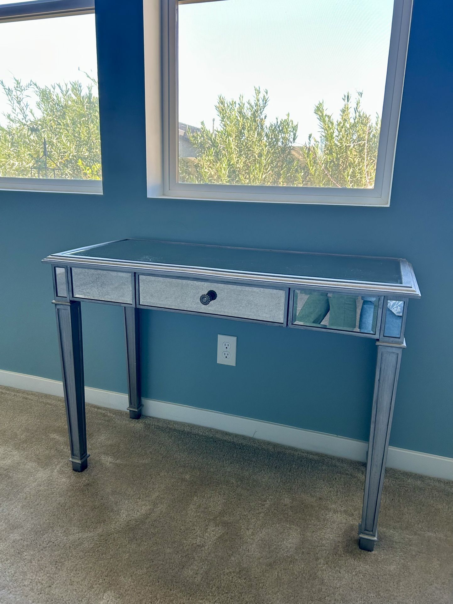 Elegant Hayworth Mirrored Side Table / Vanity Silver Gray