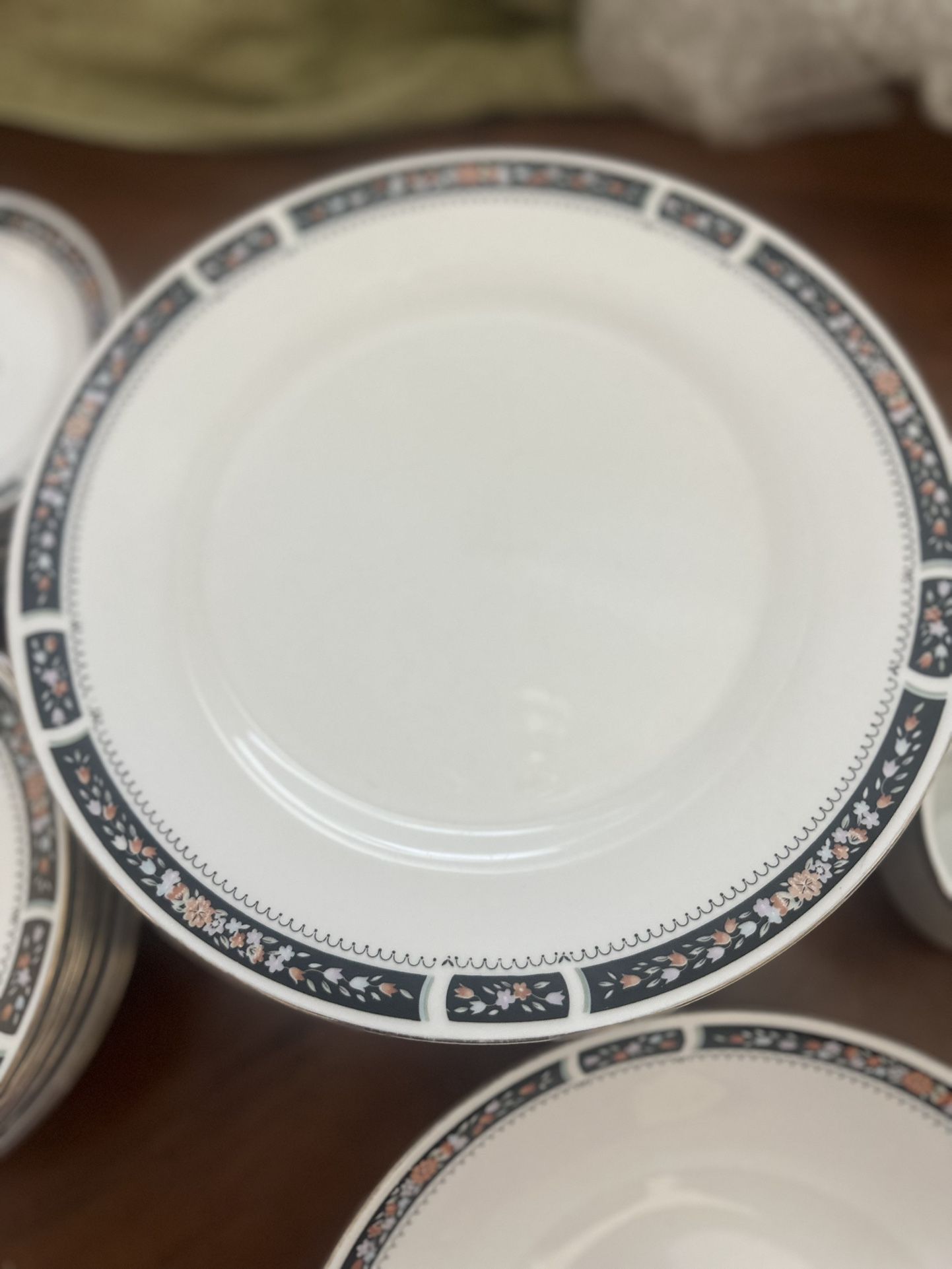 Fine China 8 Set