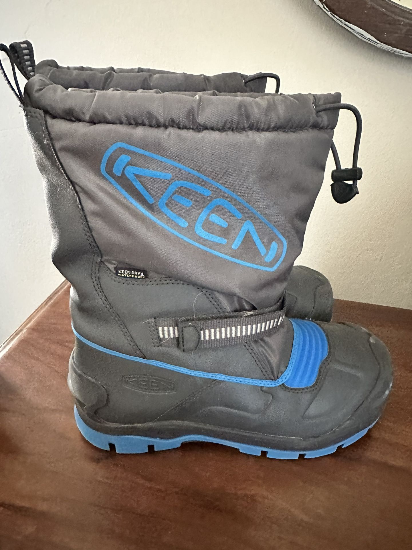 Children’s Keen Boots Size 3