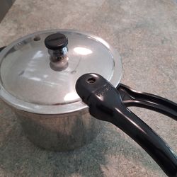 Presto pressure cooker - 6 qt