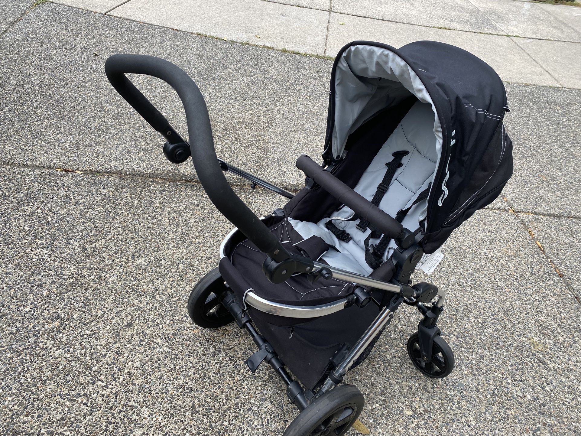 Icoo Stroller, Bassinet, Carseat And Adapter