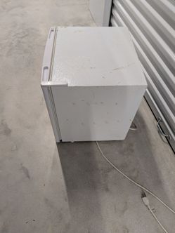 White Mini Fridge Compact Refrigerator